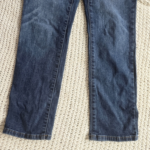 Simply Vera Wang | Size 8 | Medium Wash Straight Leg Jeans - Picture 3 of 12